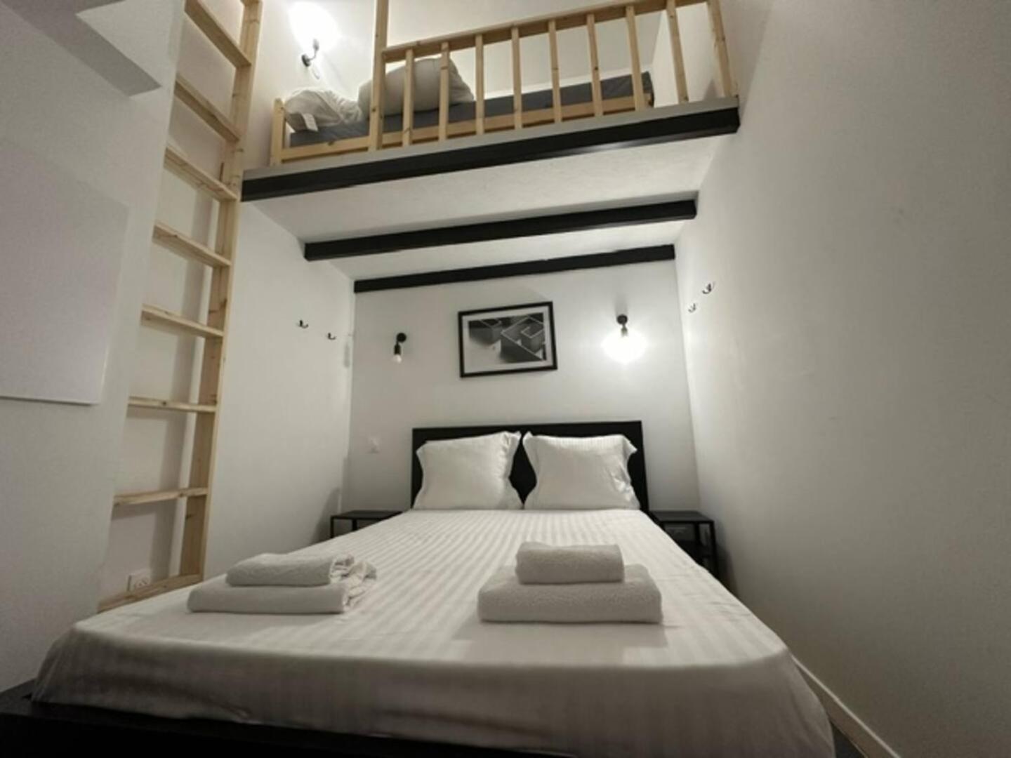 Steps From The Palace, Beach, Center Appartement