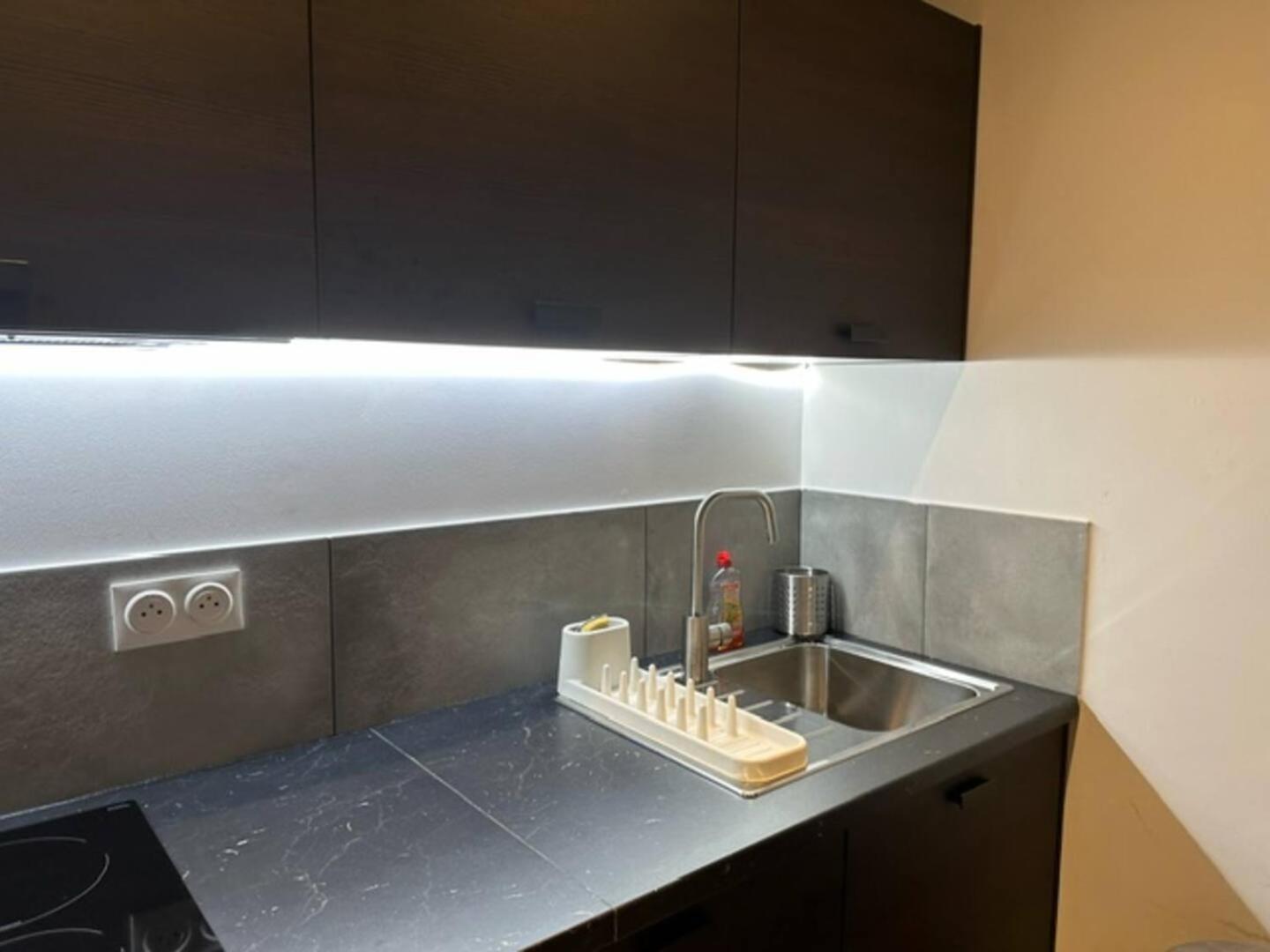 Steps From The Palace, Beach, Center Appartement